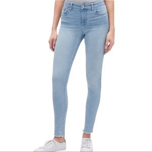GAP Minimalist Y2K Light Wash Raw Distressed Hem Skinny Legging Jeans Size 26